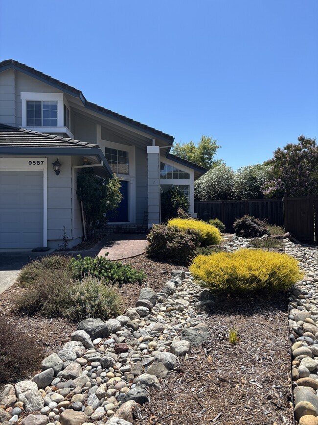 Building Photo - 9587 Wellington Cir