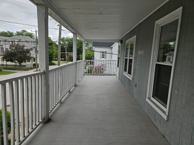 8x30 Porch - 651 Pine St
