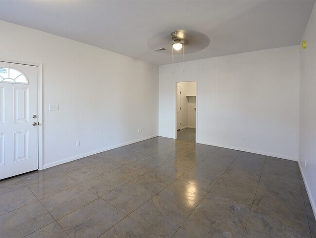 Foto del edificio - Built in 2019. 4 beds, 2.5 bath home with easy access to 51 and 385.