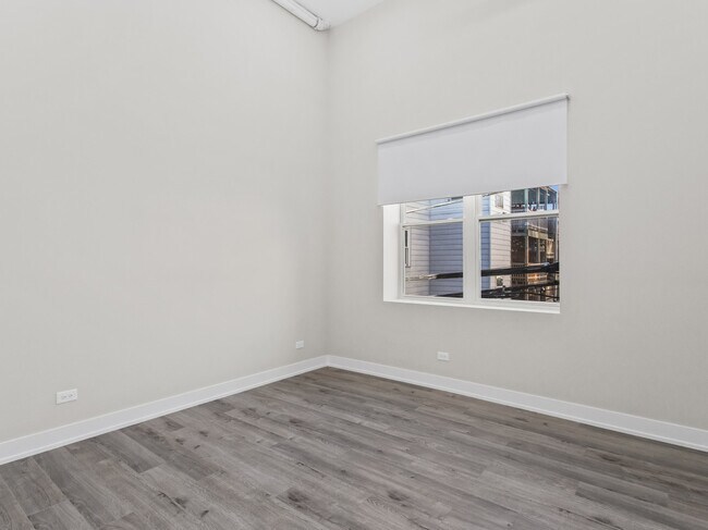 Foto del edificio - 3214 W Lawrence Ave
