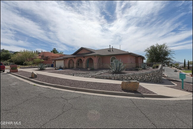Building Photo - 6412 Via Aventura Dr
