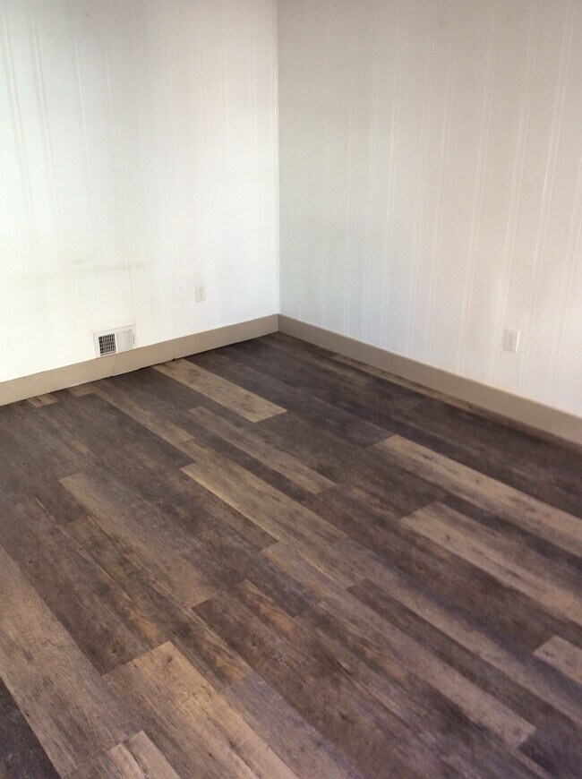 Grey Hardwood - 317 Darsie St