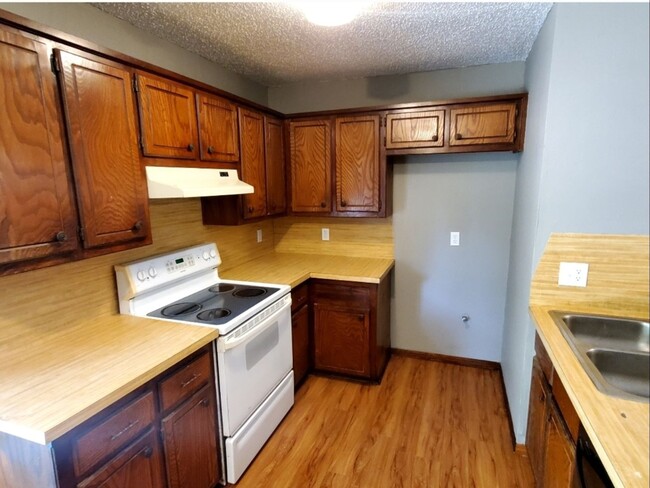 Foto del edificio - 3 Bed 1 Bath 1 Car Garage in Cardinal 2nd ...