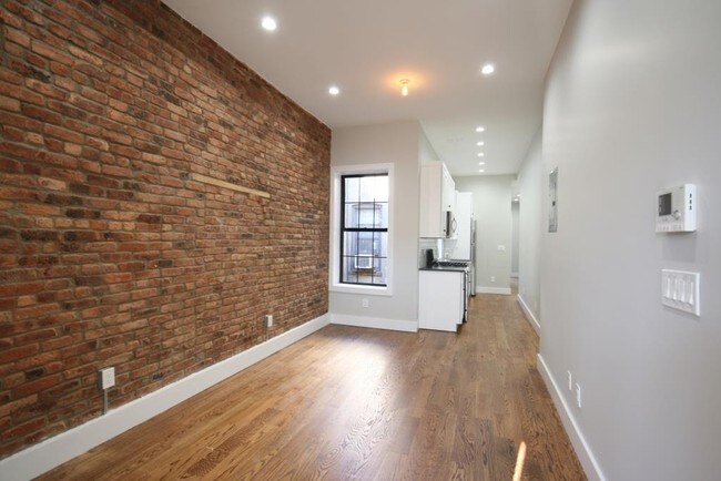 Foto del edificio - 1713 Madison St