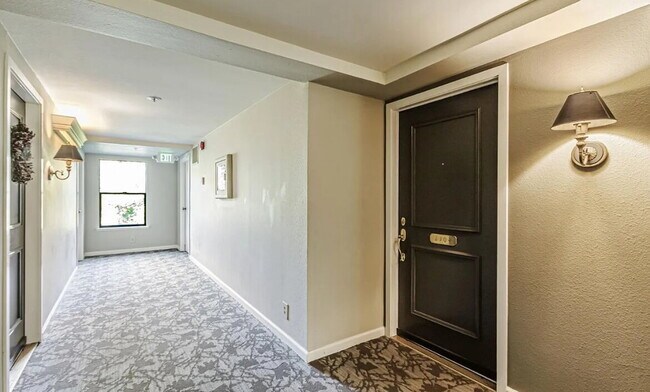 Foto del edificio - Welcome to your own "Four Seasons Resort" ...