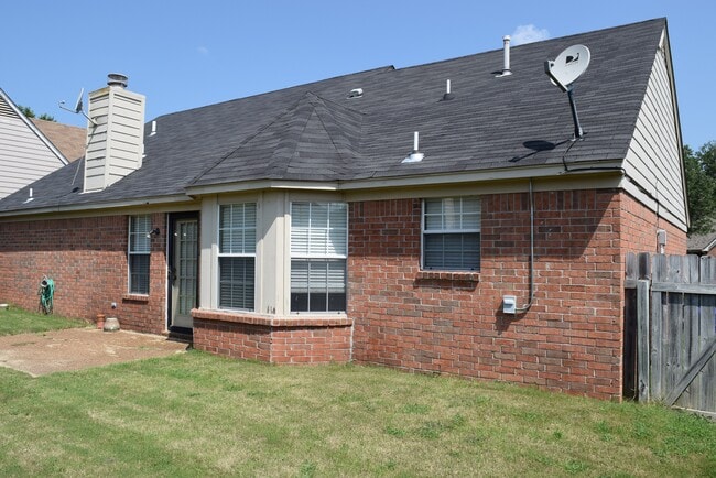 Building Photo - 9593 Daly Dr