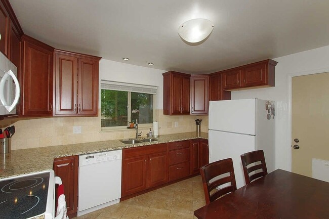 Building Photo - 1430 S Eaton Ct