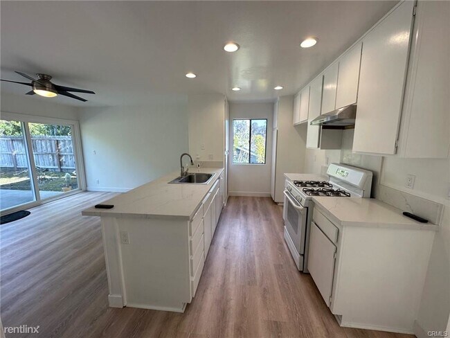 Building Photo - 3 br, 3 bath Condo - 111 Biome