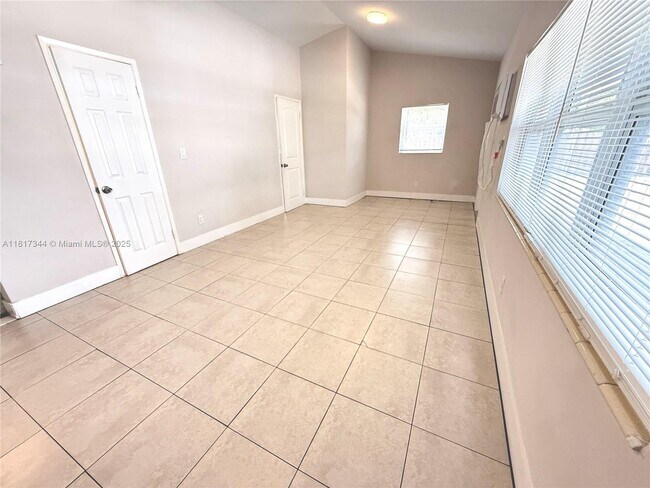 Foto del edificio - 209 SW 14th St