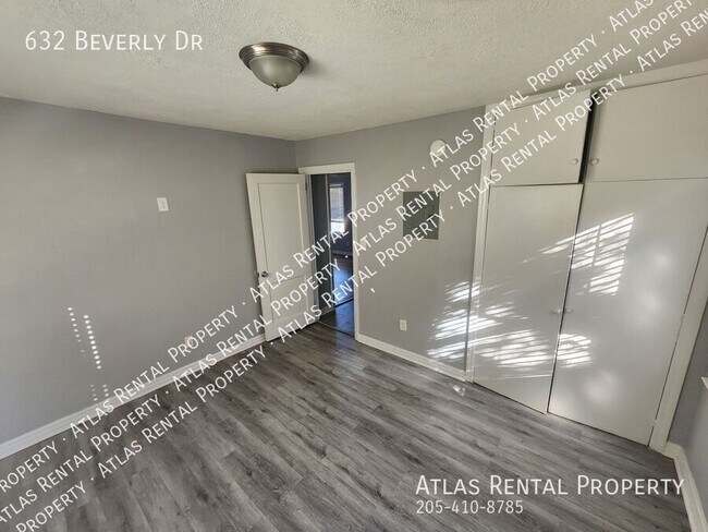 Building Photo - 632 Beverly Dr N