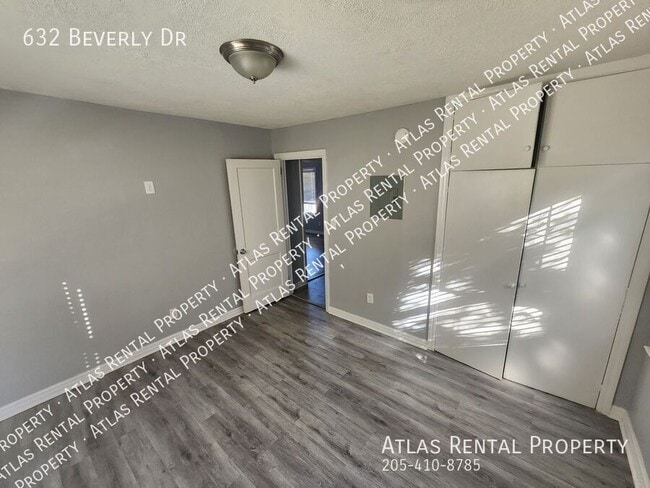 Foto del edificio - 632 Beverly Dr N
