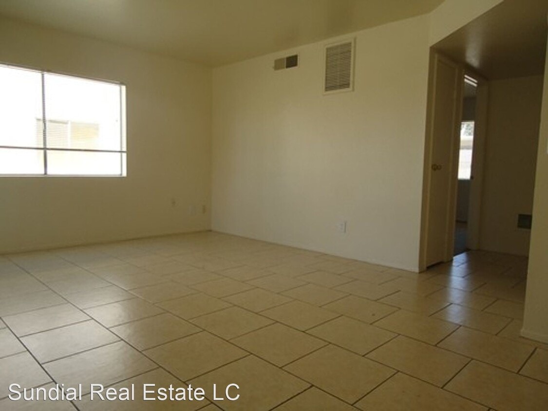 Building Photo - 2704 E Turney Ave