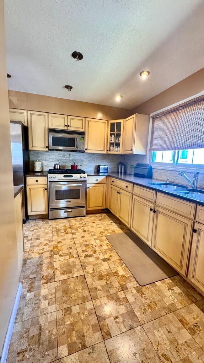 Foto del edificio - 1463 E 103rd St