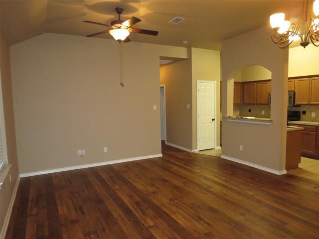 Foto del edificio - 1305 Ravenwood Dr