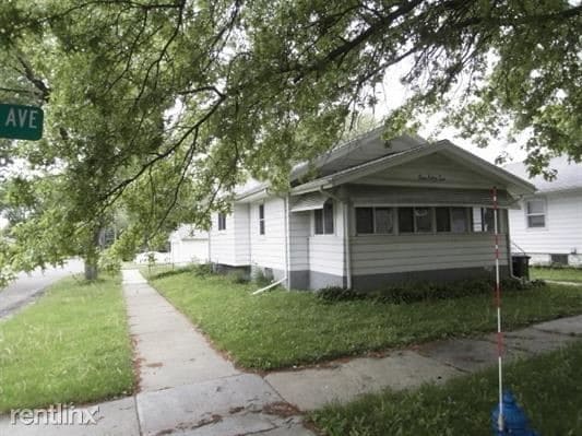 Primary Photo - 152 Summit Ave