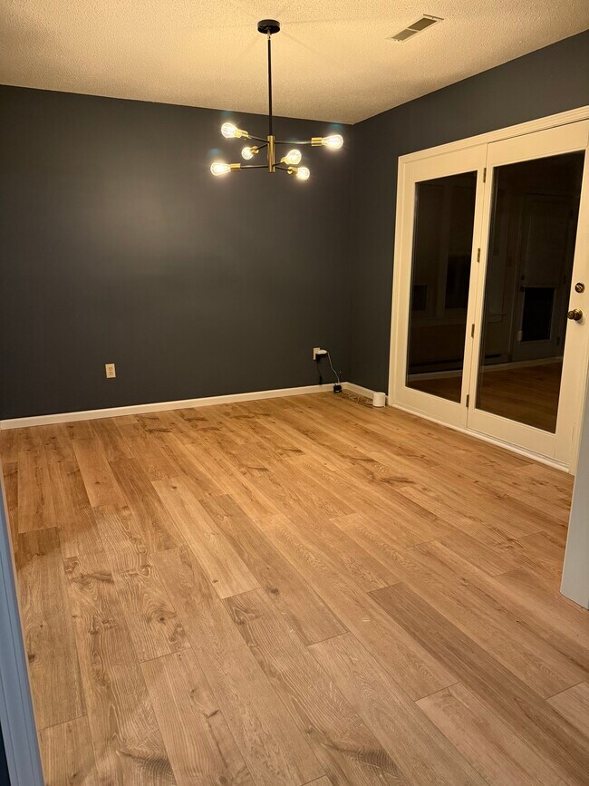 Building Photo - 1109 Chadwick Dr