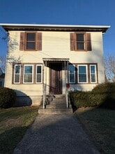 Building Photo - 121 School St