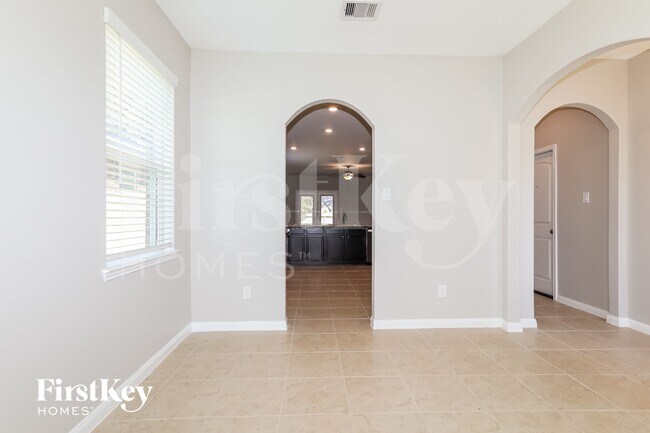 Building Photo - 8981 Oval Glass St