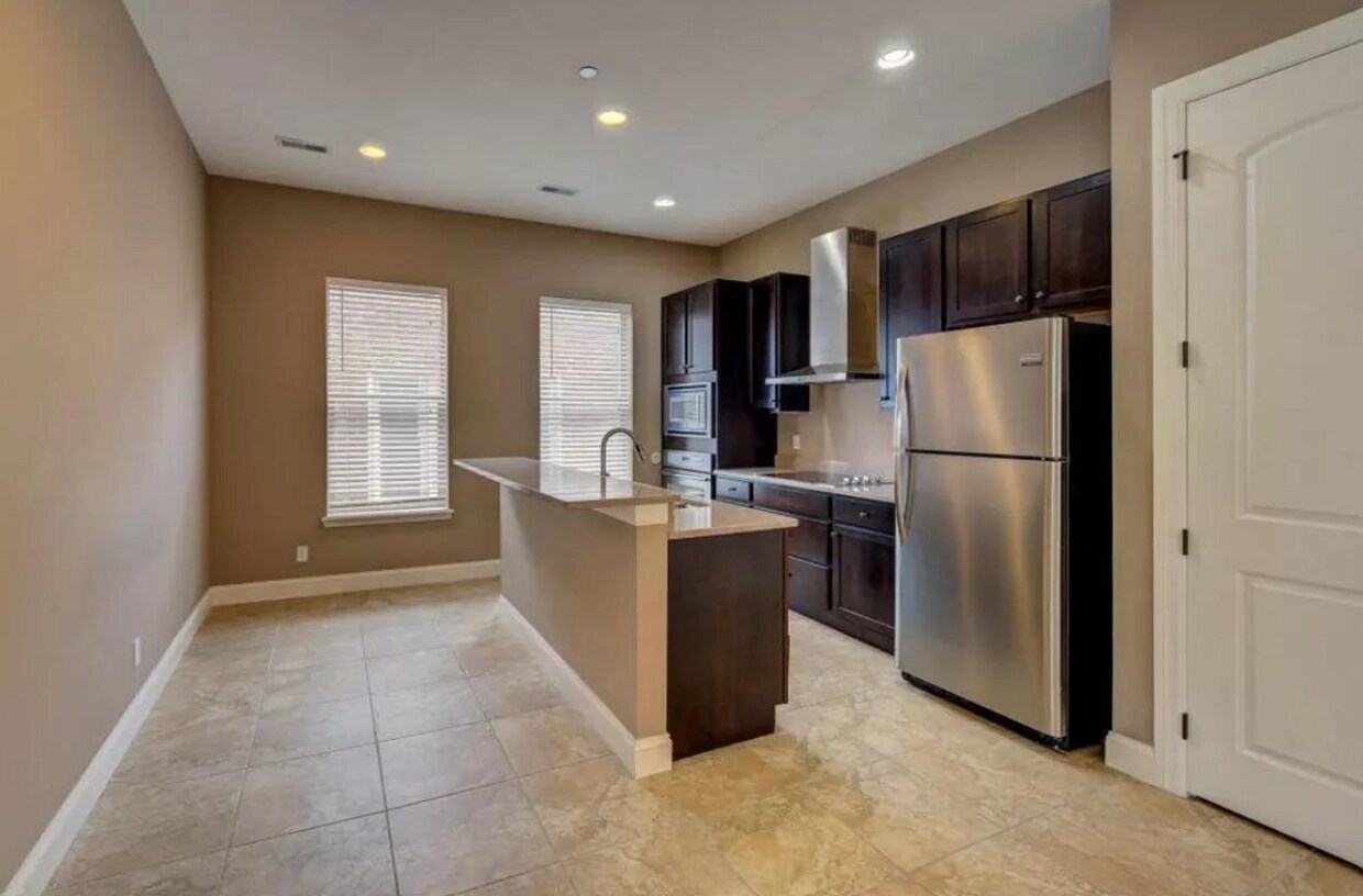 Foto principal - Cates Ave Fourplex