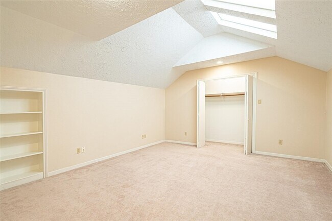 Building Photo - 2306 Potomac Dr