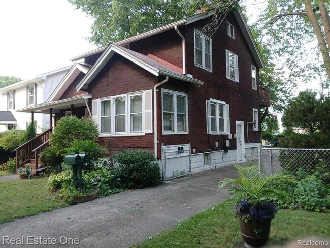 Building Photo - 400 Stratford Rd