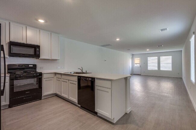Foto del edificio - Be the First to Live Here $2,200 – Spaciou...