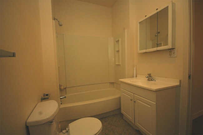 Building Photo - 106 N Summit St