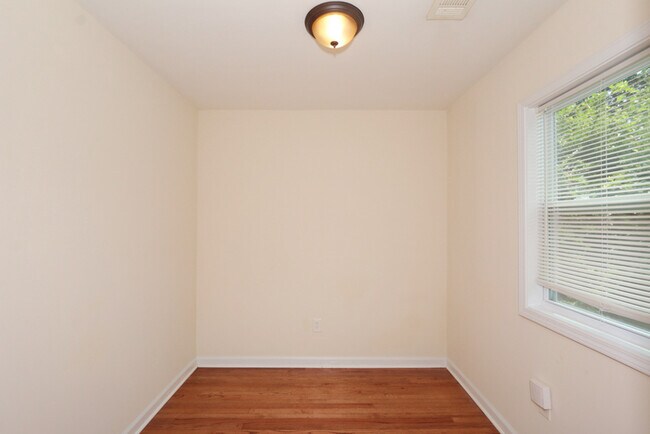 Building Photo - Roomy 3BR 2BA Ranch for Lease!