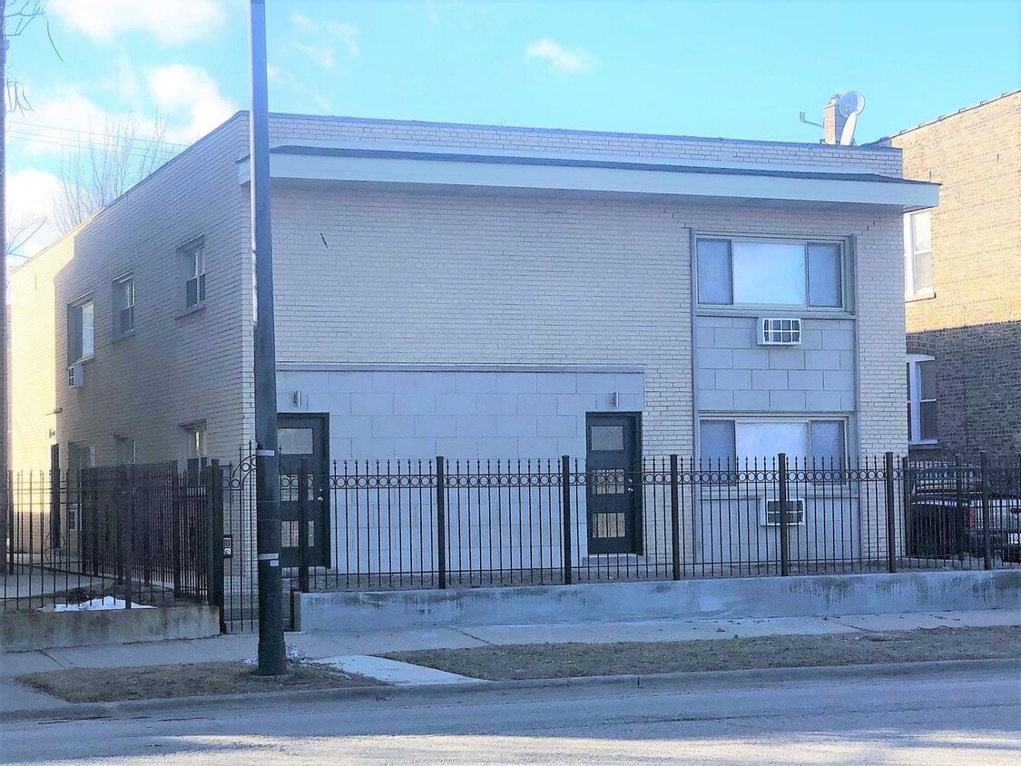 Foto principal - 5430 N Western Ave