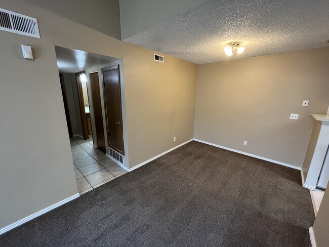 Foto del edificio - 902 S Walden St