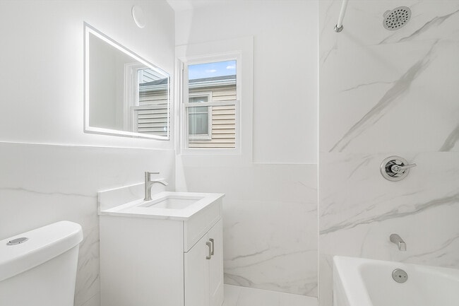 Building Photo - 2617 W Fullerton Ave