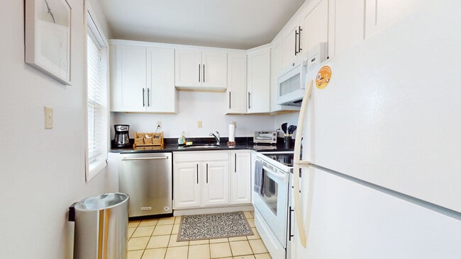 Building Photo - 1002 Tremont St