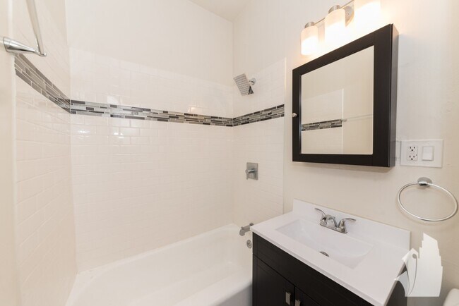 Foto del edificio - 3843 N Greenview Ave