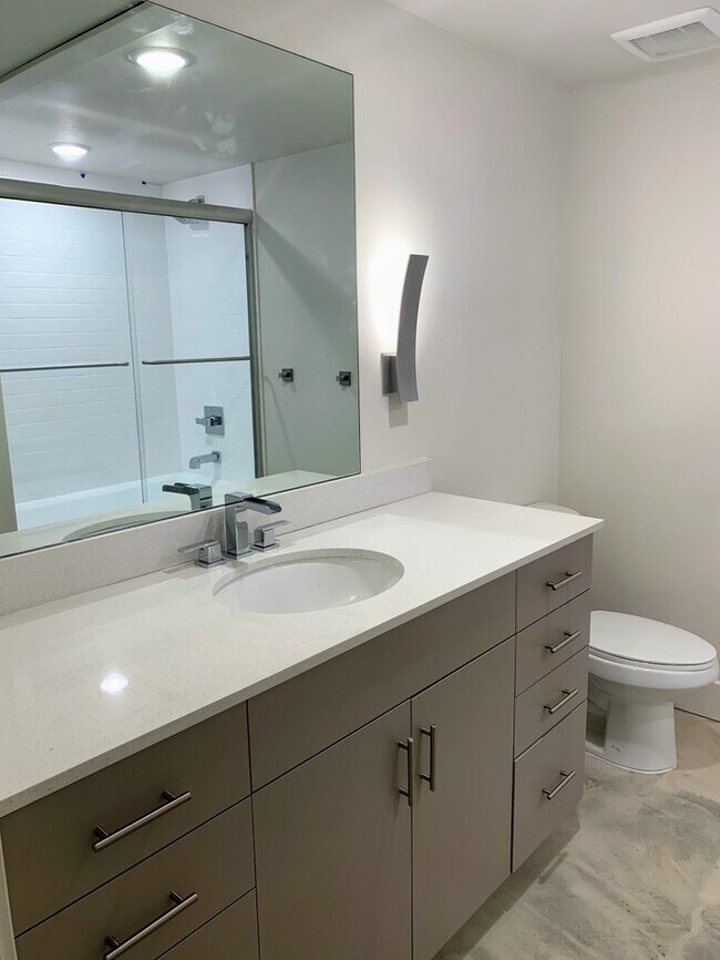 Building Photo - BRAND NEW Modern Units in Salt Lake City