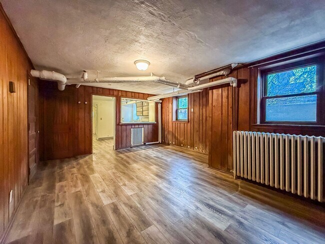 Foto del edificio - Updated 2 Bedroom Apartment Near UIUC – Convenient Location & Great Amenities