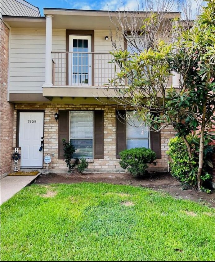 9305 Westwood Village Dr, Houston, TX 77036 Townhome Rentals in