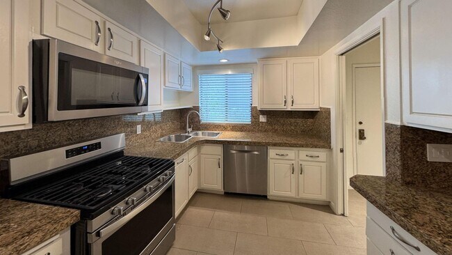 Foto del edificio - 880 Hilldale Ave