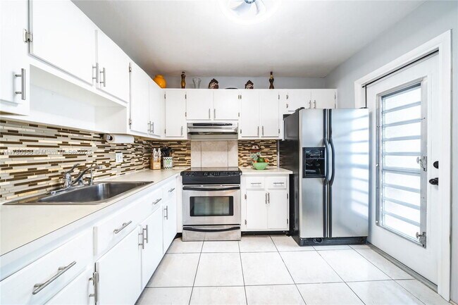 Foto del edificio - 4310 NW 12th Ct