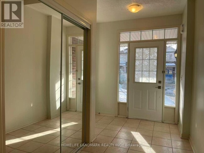 Photo du bâtiment - 53 Ralph Chalmers Ave