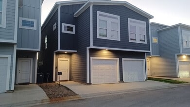 Building Photo - 18827 Luminescent Ln