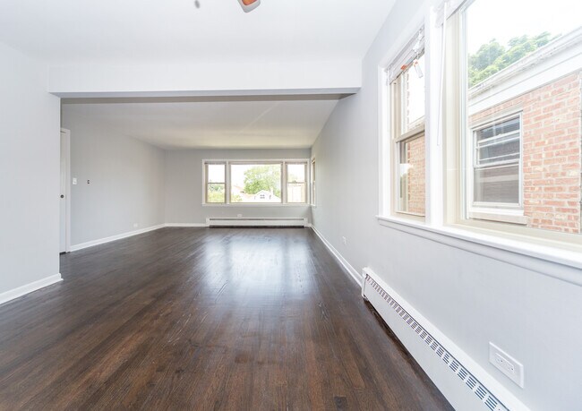 Building Photo - 5105 W Waveland Ave
