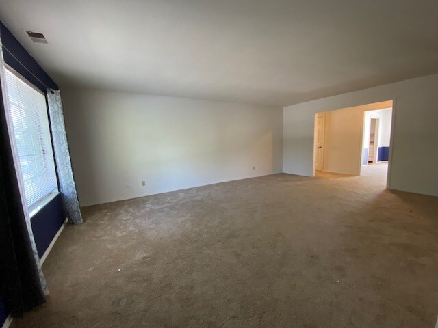 Building Photo - Washington Township Condo Rent Ready!