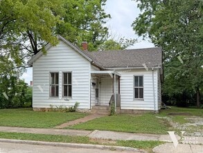 Building Photo - 1021 E Blaine St