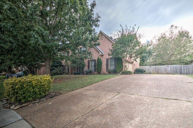Building Photo - Luxury Lakeland Home