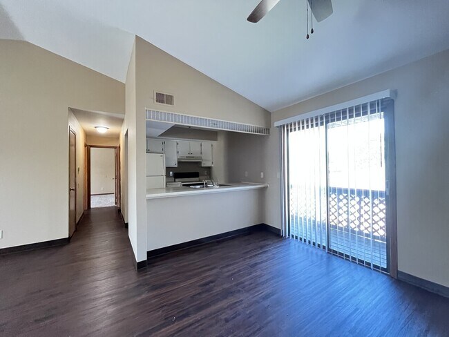 Foto del edificio - Lakewood Court Apartments