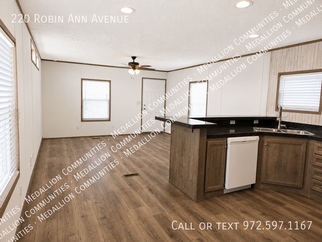 Building Photo - 220 Robin Ann Ave