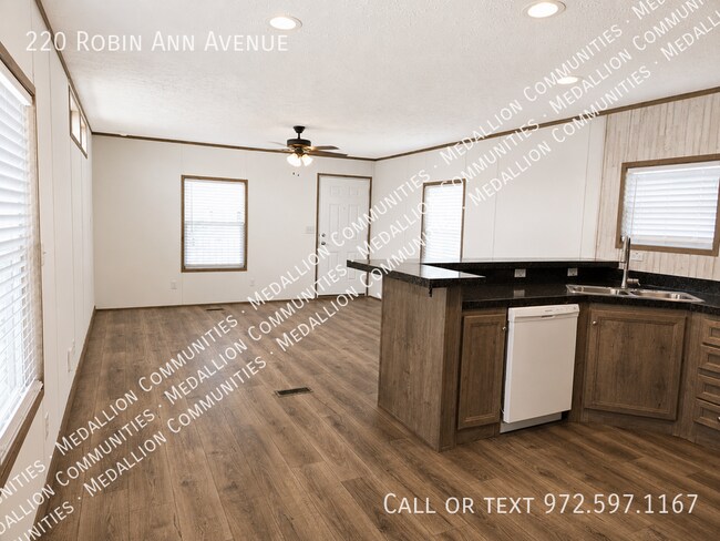 Foto del edificio - 220 Robin Ann Ave