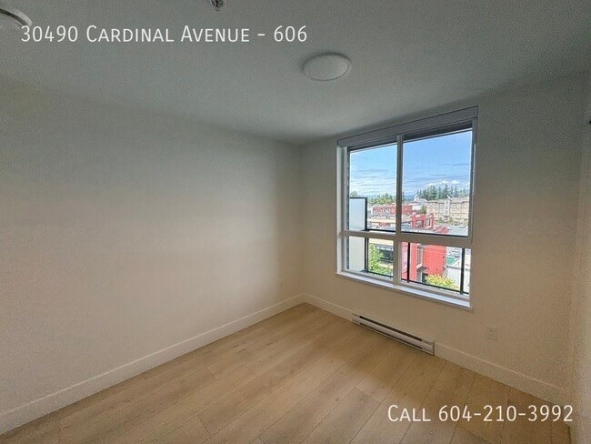 Building Photo - Top Floor Condo - 2 Parking Spots
