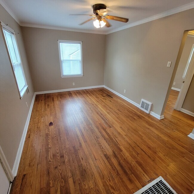 Foto del edificio - 1712 Francis Ave