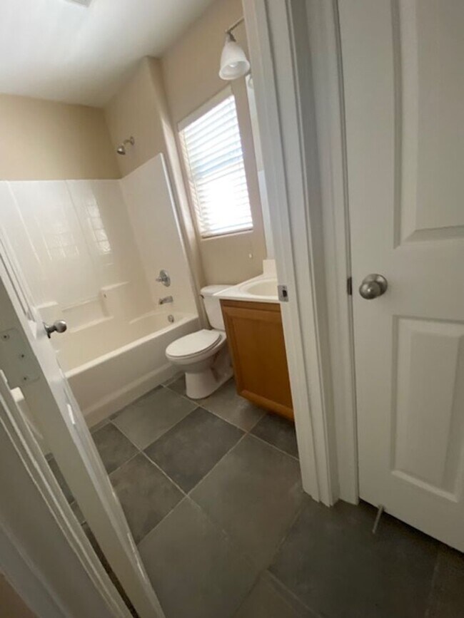 Foto del edificio - 4 Bedroom Corner Lot